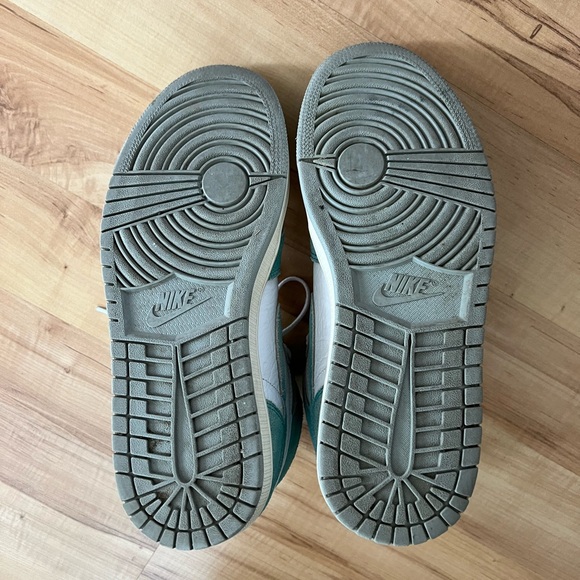 Air Jordan 1 Retro High OG 'Turbo Green' - Picture 6 of 8